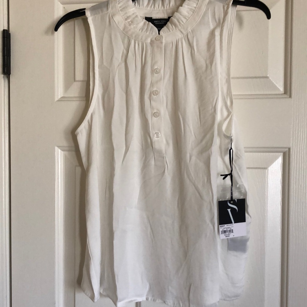 Nwt Vera Wang white knight ruffle tank.